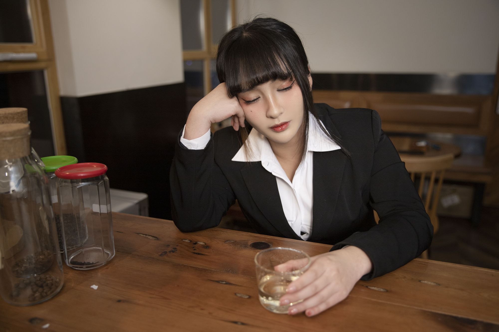 No.038-醉酒OL 剧情版 [104P 1V]-次元堂