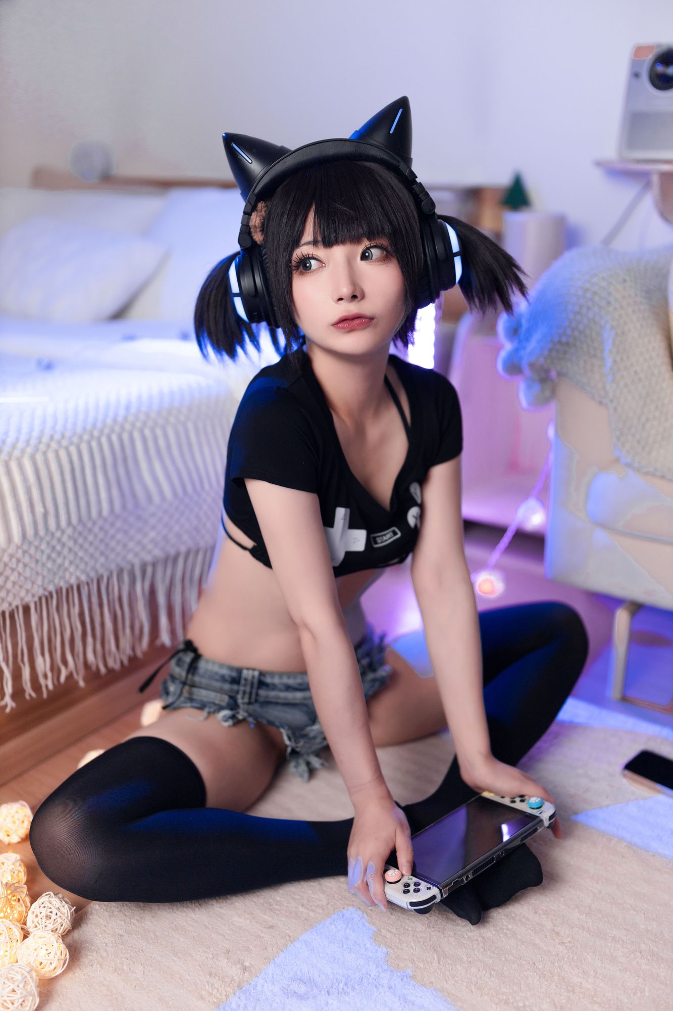 No.041 – 偷玩游戏机的少女 [32P]-次元堂