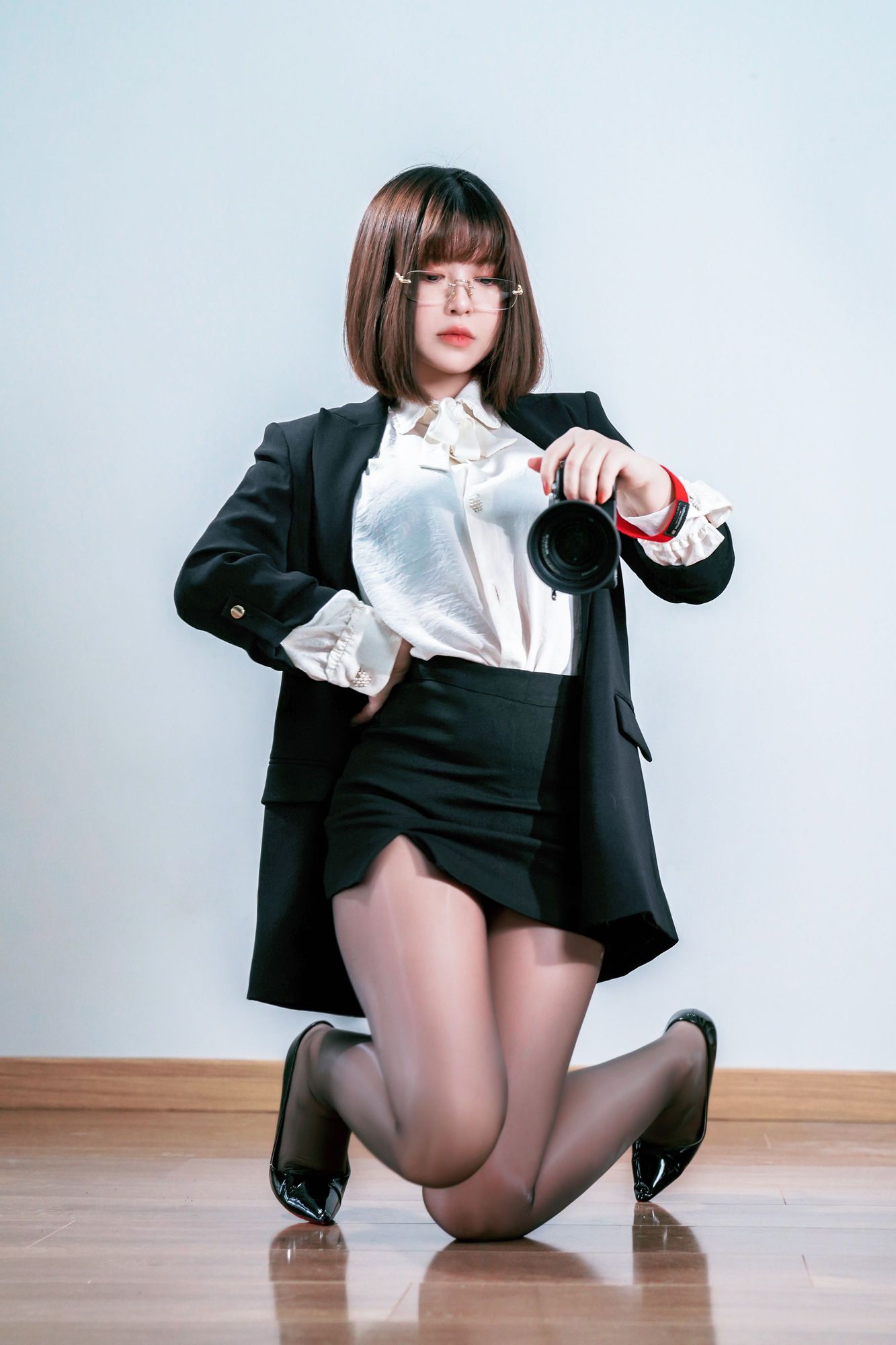 No.052 – OL自撮 [28P 2V]-次元堂
