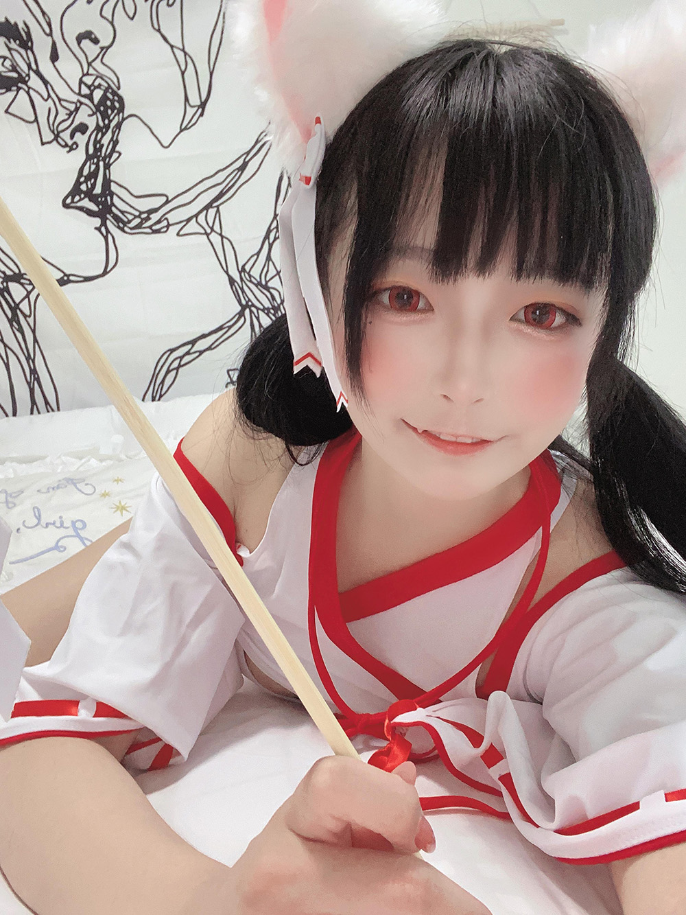00 后颜值网红” 佳佳好难啊 “，高冷而又可爱