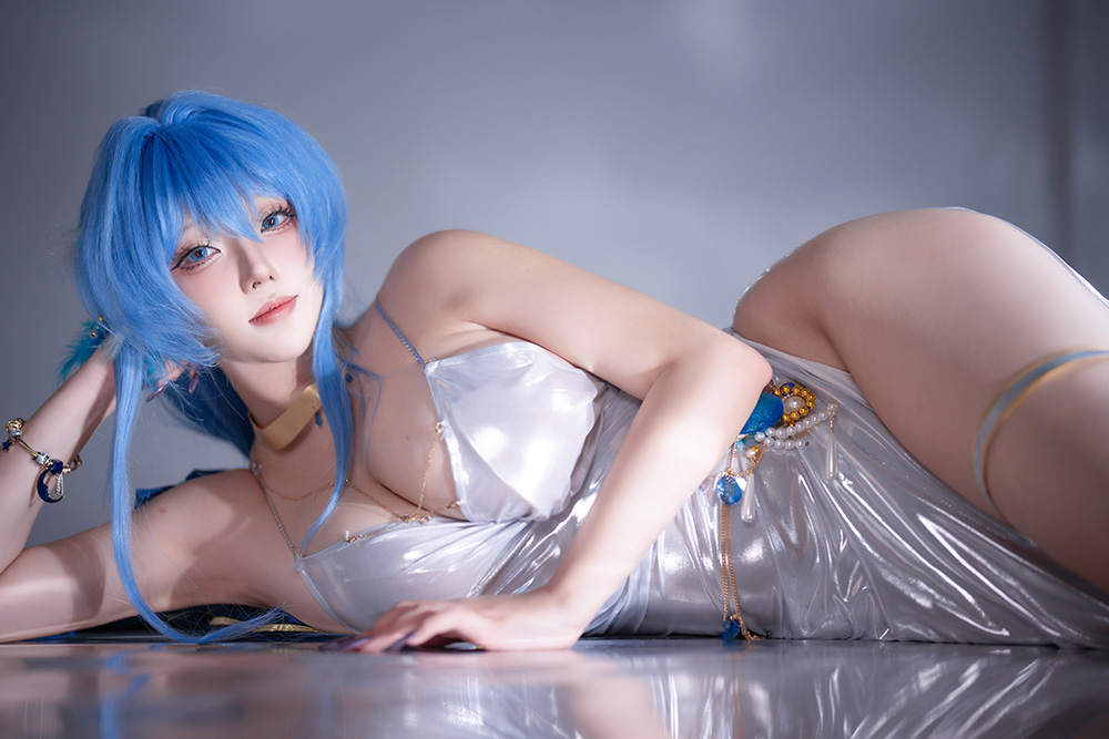 从校园少女到百万粉顶流！揭秘Coser菌烨tako的成长经历