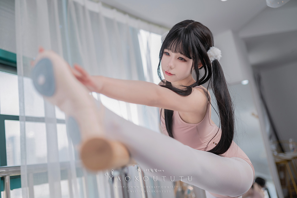 又纯又欲！这个能驾驭百变风格的Coser咬一口兔娘，你入坑了吗？
