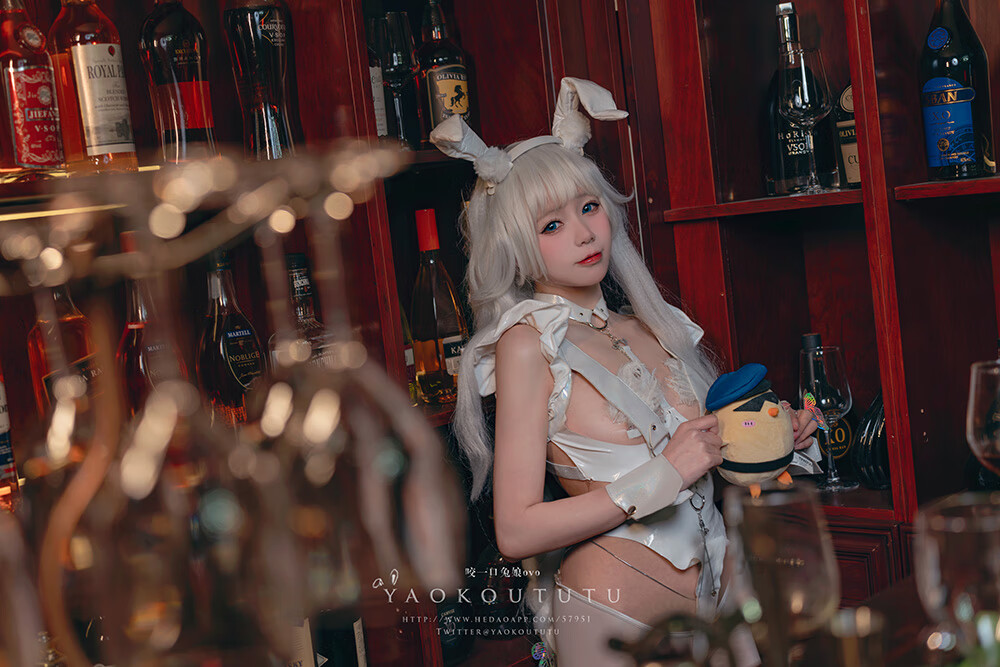 咬一口兔娘(黏黏团子兔) –恶毒酒吧[20P-325M]
