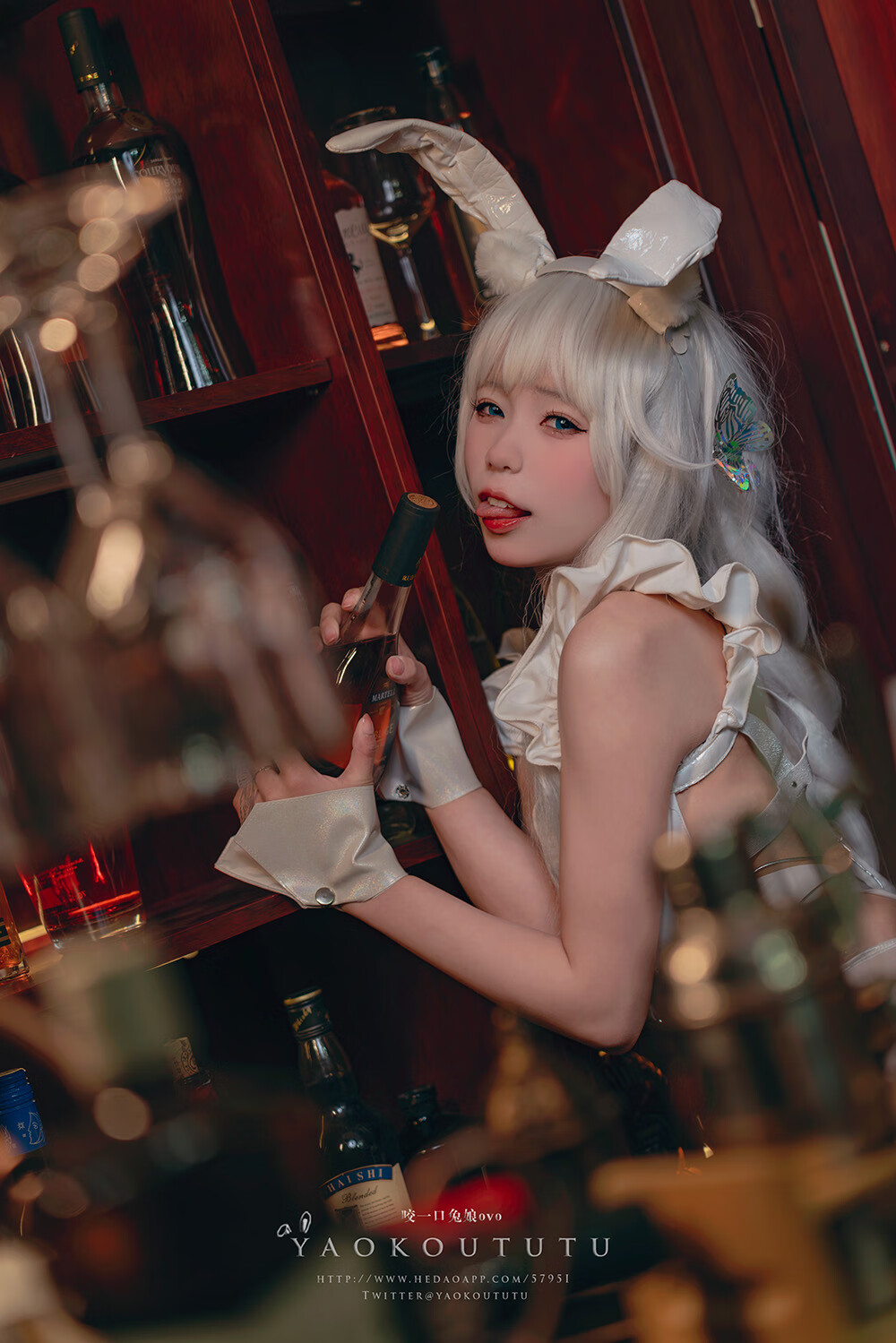 咬一口兔娘(黏黏团子兔) –恶毒酒吧[20P-325M]-次元堂