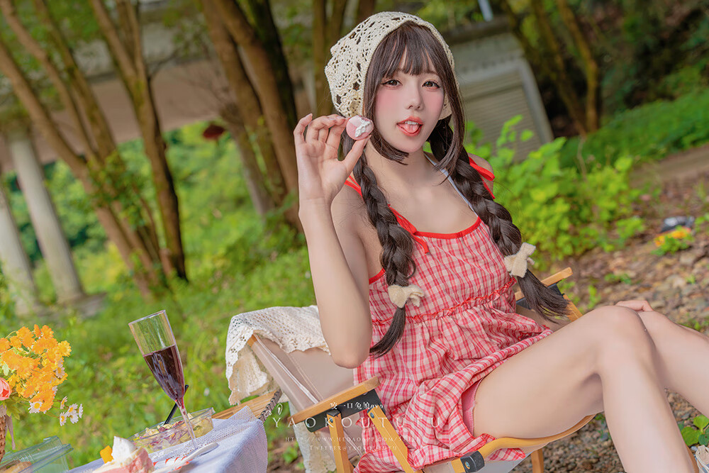 咬一口兔娘(黏黏团子兔) –绿野茶会 Lovesick girls[51P1V-1.08G]