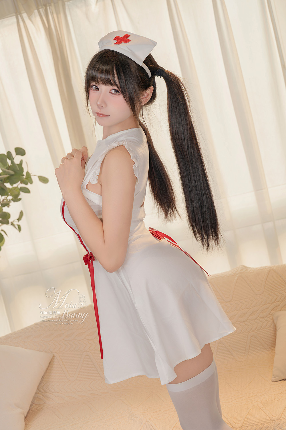 咬一口兔娘(Yiko湿润兔) –7月作品 甜心陪护 [30P1V-1.18GB]