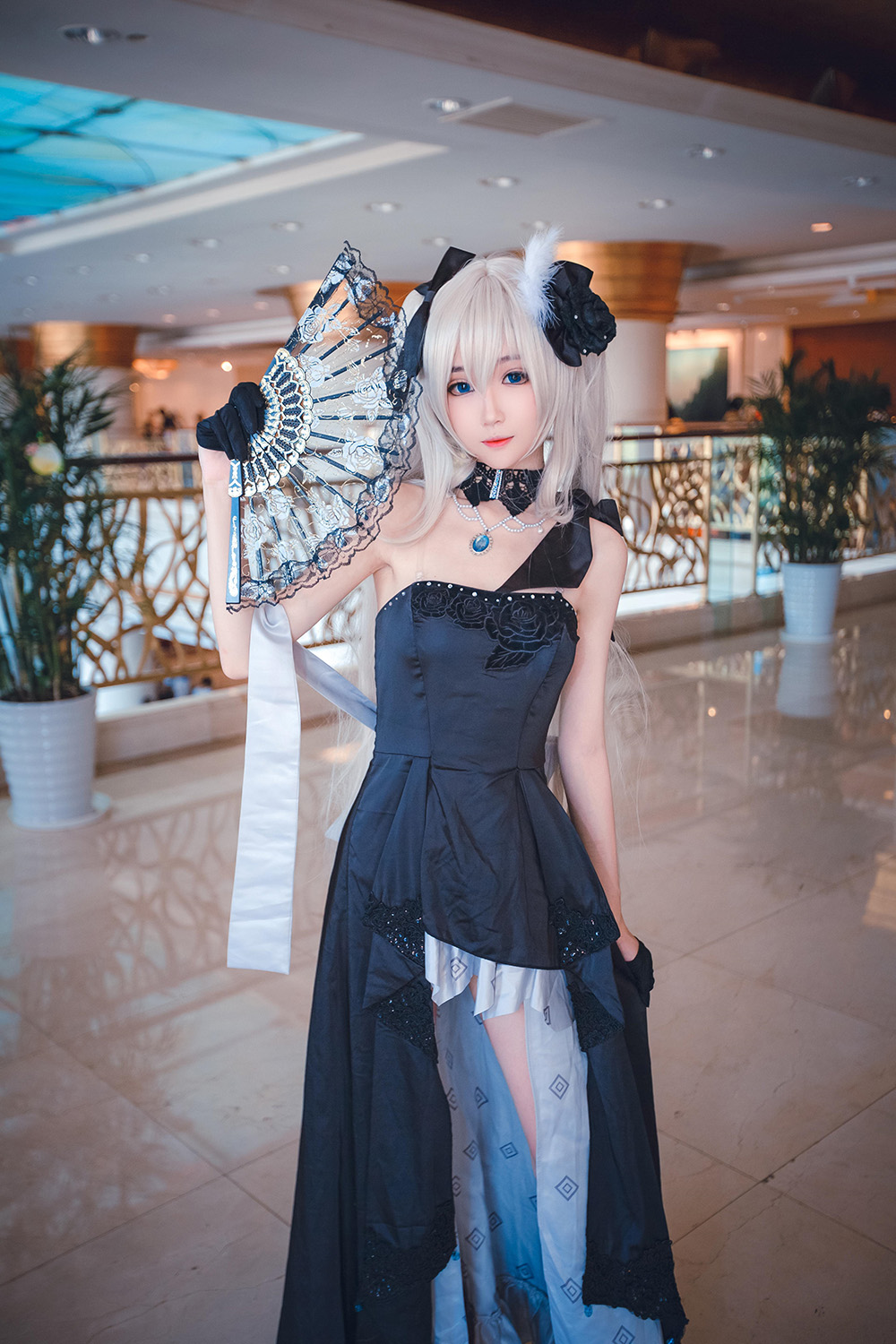 破壁次元的璀璨光芒：人气 Coser 妖君白研的绮幻之旅