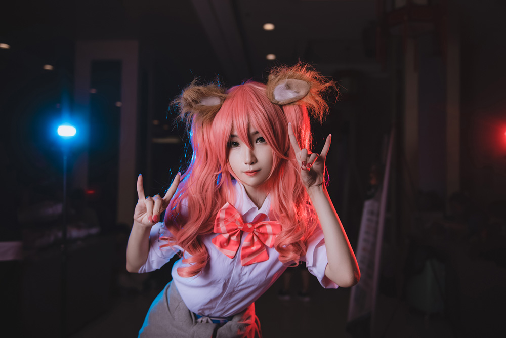 破壁次元的璀璨光芒：人气 Coser 妖君白研的绮幻之旅