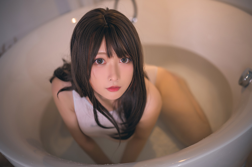破次元闪耀之路：Coser 念念_D 如何从二次元小众圈层走向大众视野