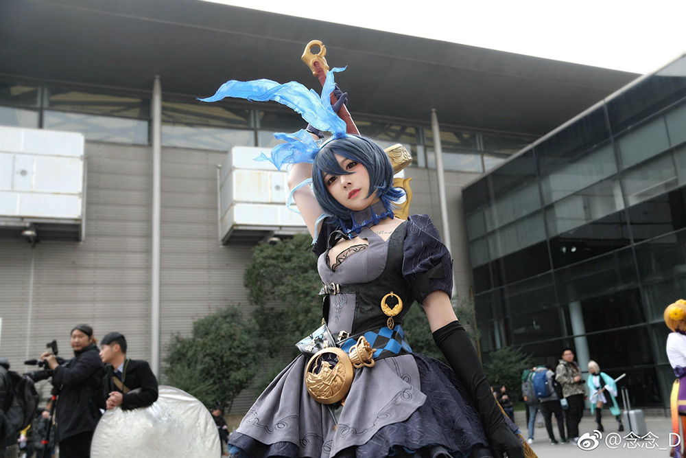 破次元闪耀之路：Coser 念念_D 如何从二次元小众圈层走向大众视野