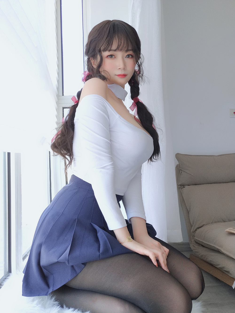 白银81 邻家大姐姐的黑丝 [45P1V-405MB]
