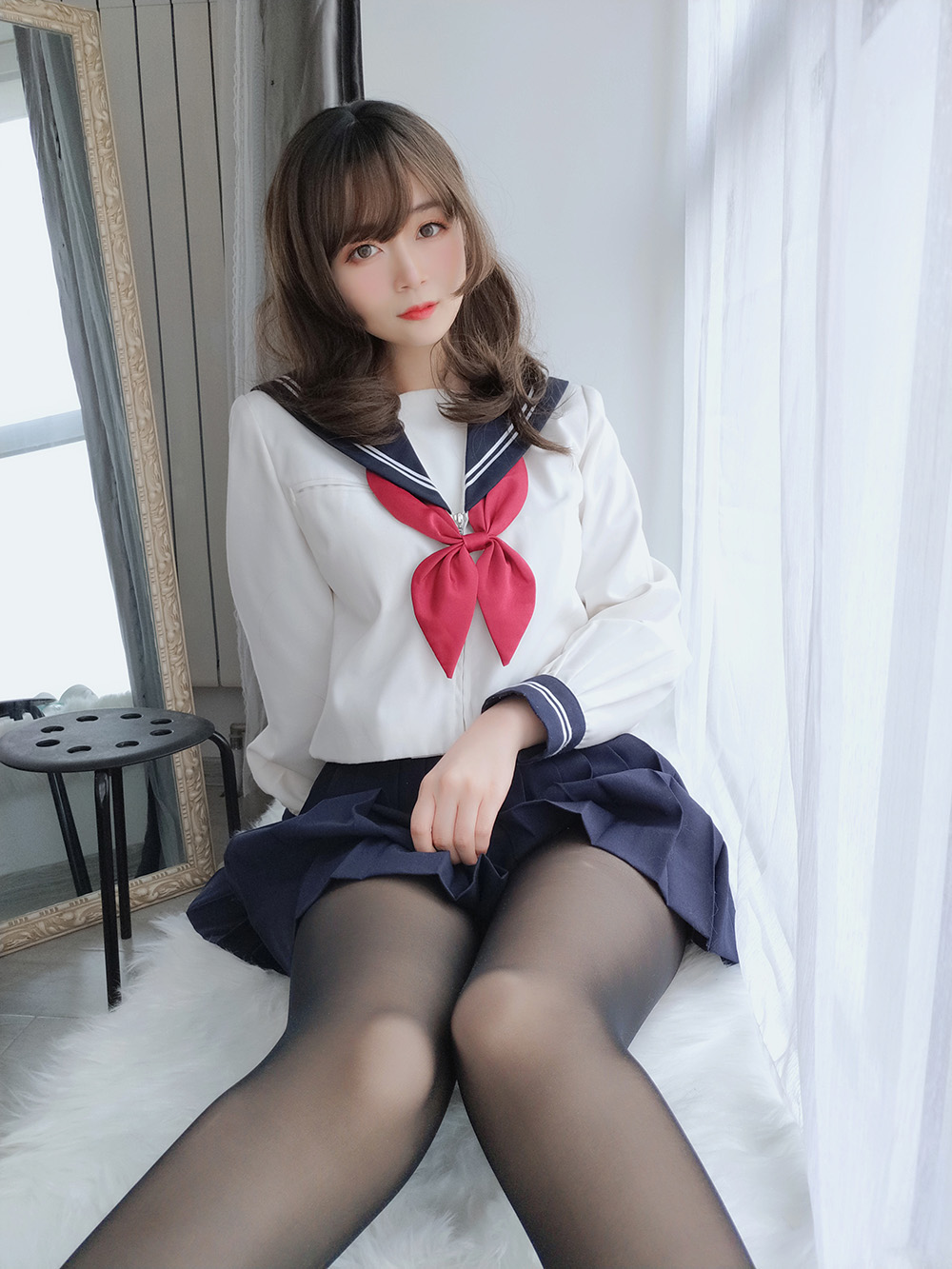 白银81 黑丝学妹 [36P-102M]