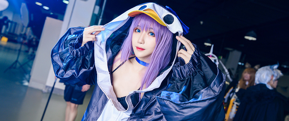 破壁次元的璀璨光芒：人气 Coser 妖君白研的绮幻之旅