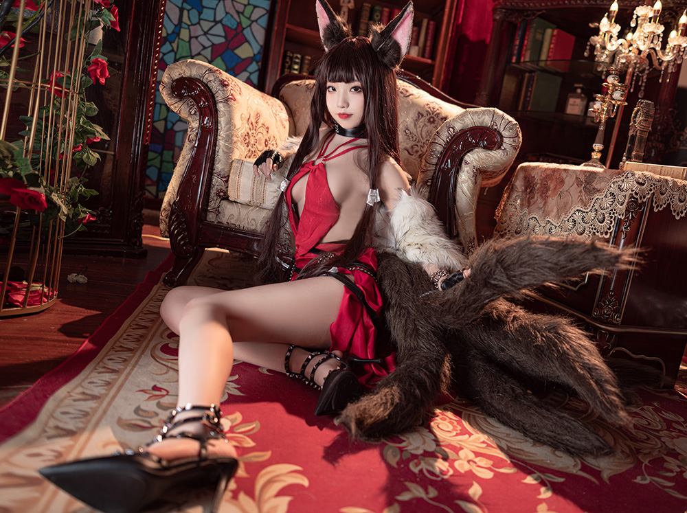 穿越光影裂隙，坠入狐玖玖的 Cosplay 幻梦宇宙！