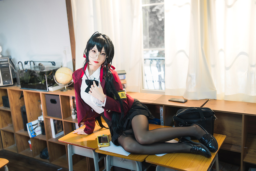 穿越光影裂隙，坠入狐玖玖的 Cosplay 幻梦宇宙！