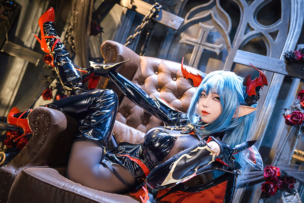 穿越光影裂隙，坠入狐玖玖的 Cosplay 幻梦宇宙！