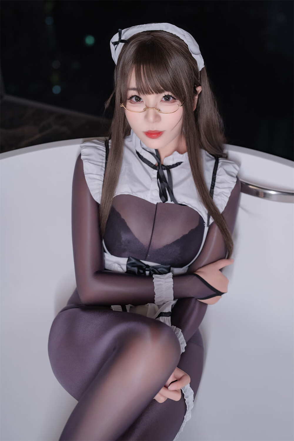 轩萧学姐 连体丝女仆[90P1V-677M]