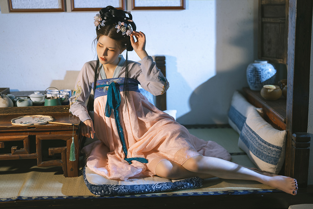 这真的不是动漫建模？鹿八岁baby 的Cos现场直接封神！