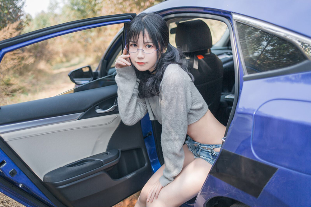 惊爆！这位眼镜娘 coser 凭什么火出圈？揭秘逐月 Su 的二次元逆袭之路-次元堂