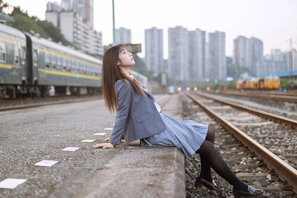 镜酱 私奔之制服 [30P-375MB]