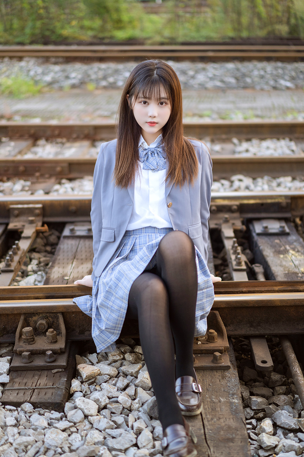 镜酱 私奔之制服 [30P-375MB]