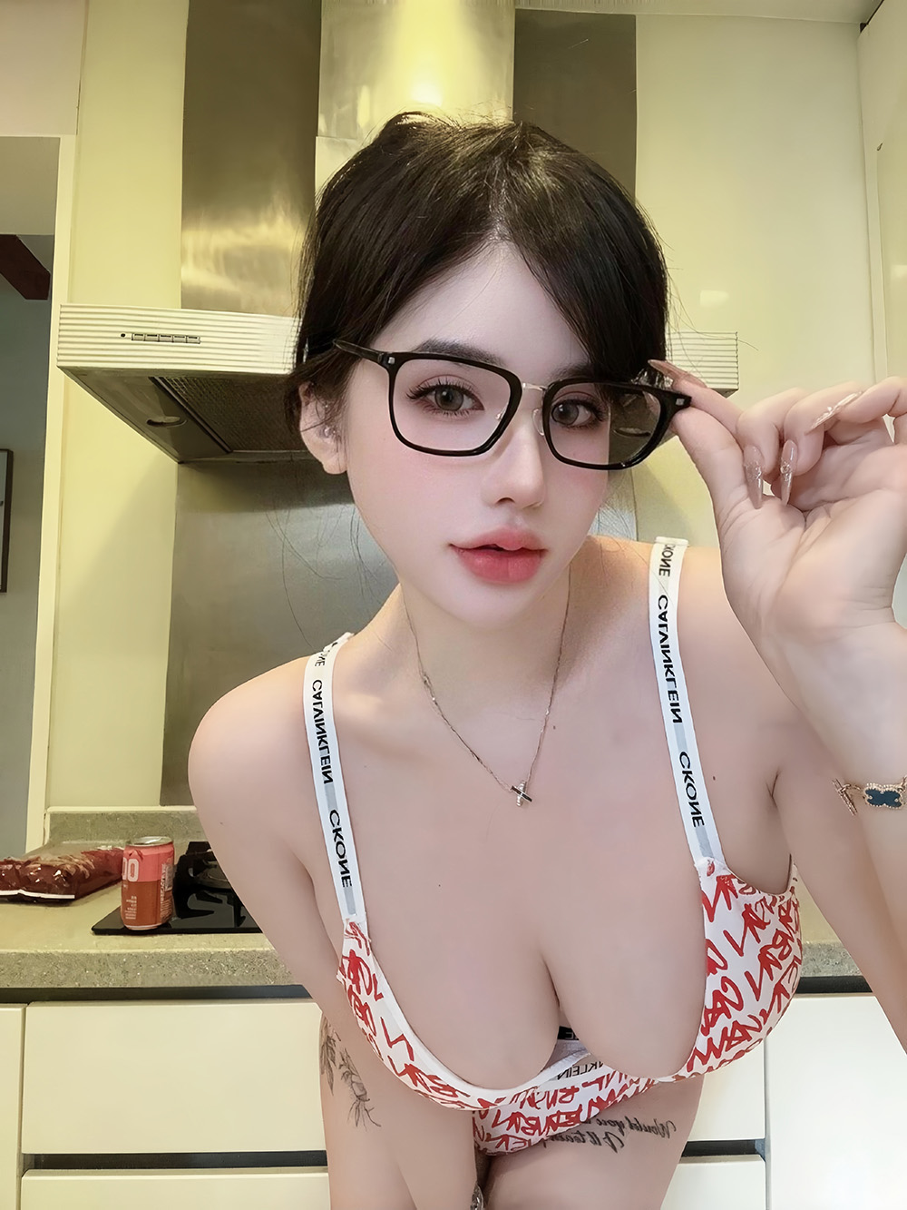 阿色 水蜜桃沙漏[9P1V-55MB]-次元堂