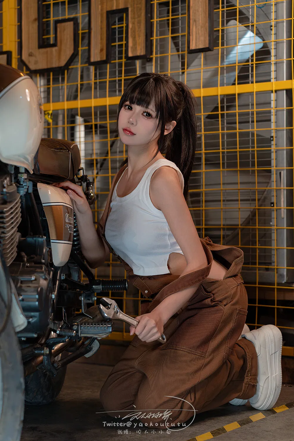 咬一口兔娘 – 机车修理工 Shake it[71P1V-805M]-次元堂